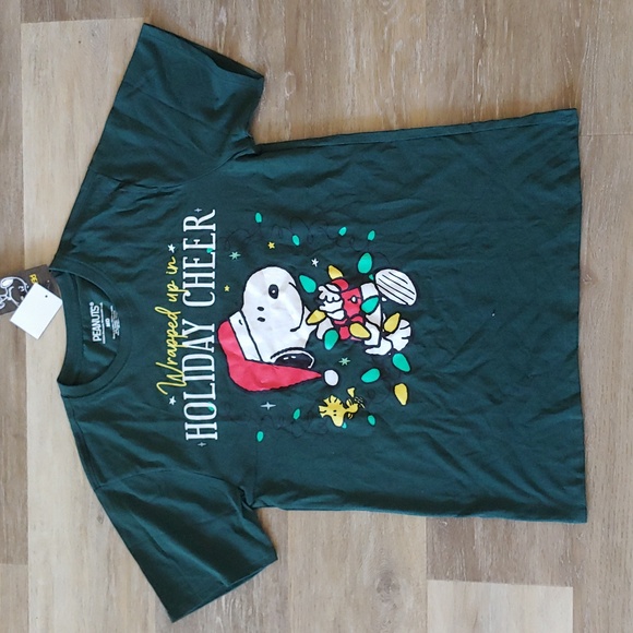 NWT Peanuts Snoopy Christmas T-Shirt Green Size M - Picture 1 of 5